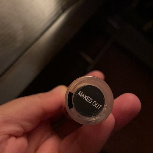 BEAUTY FOR REAL
Be Seen Weightless Liquid Lipstick in Maxed Out
2 ML - Picture 3 of 3